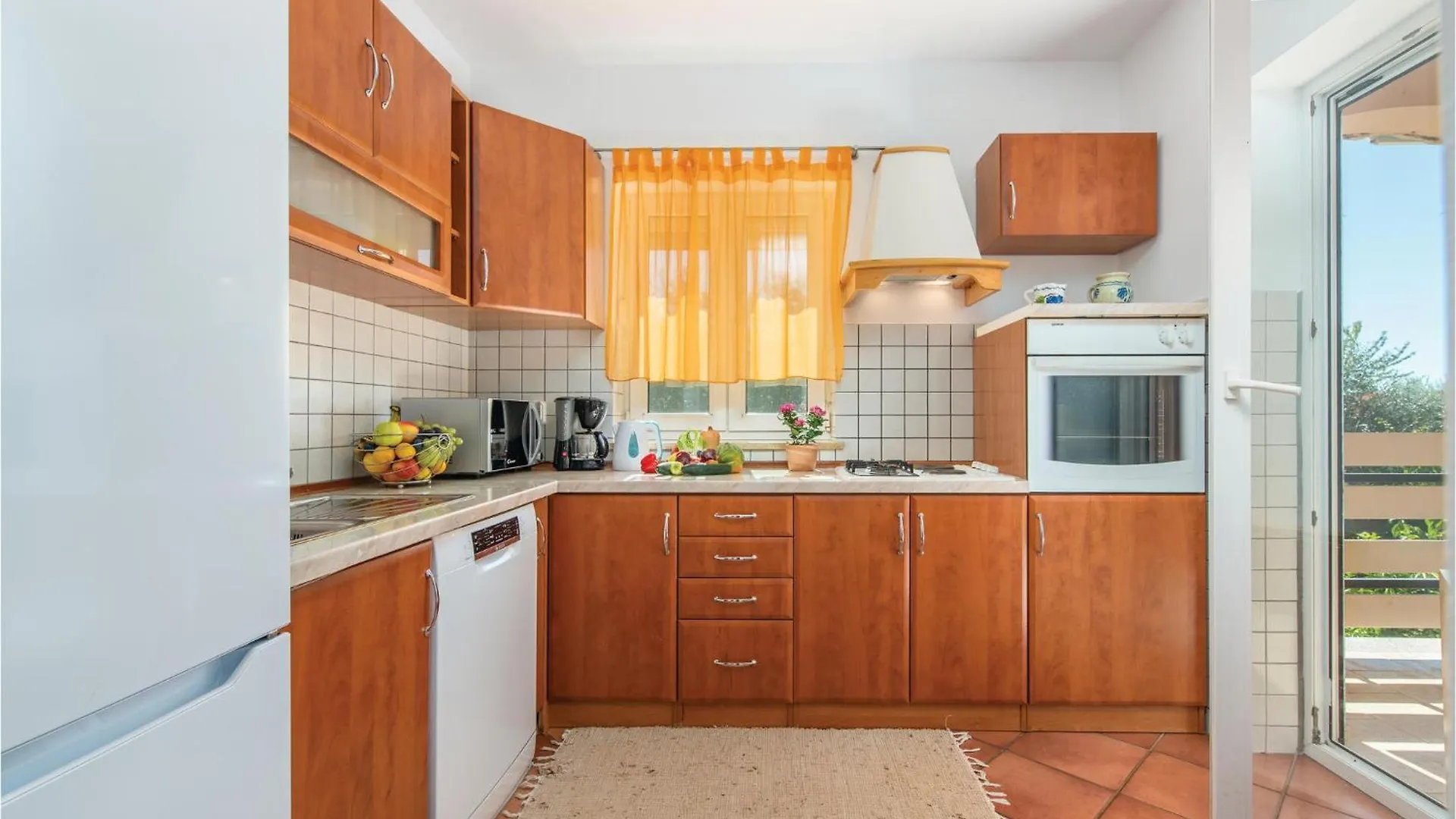 Stunning Home In Mihatovici With Kitchen Rosini
