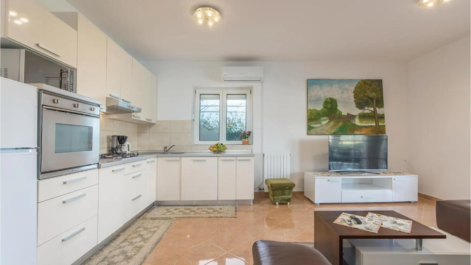 Stunning Home In Mihatovici With Kitchen Rosini 0*,